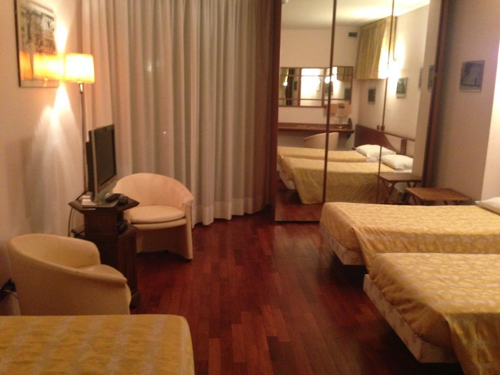Hotel Sirenella 멜레 객실 사진