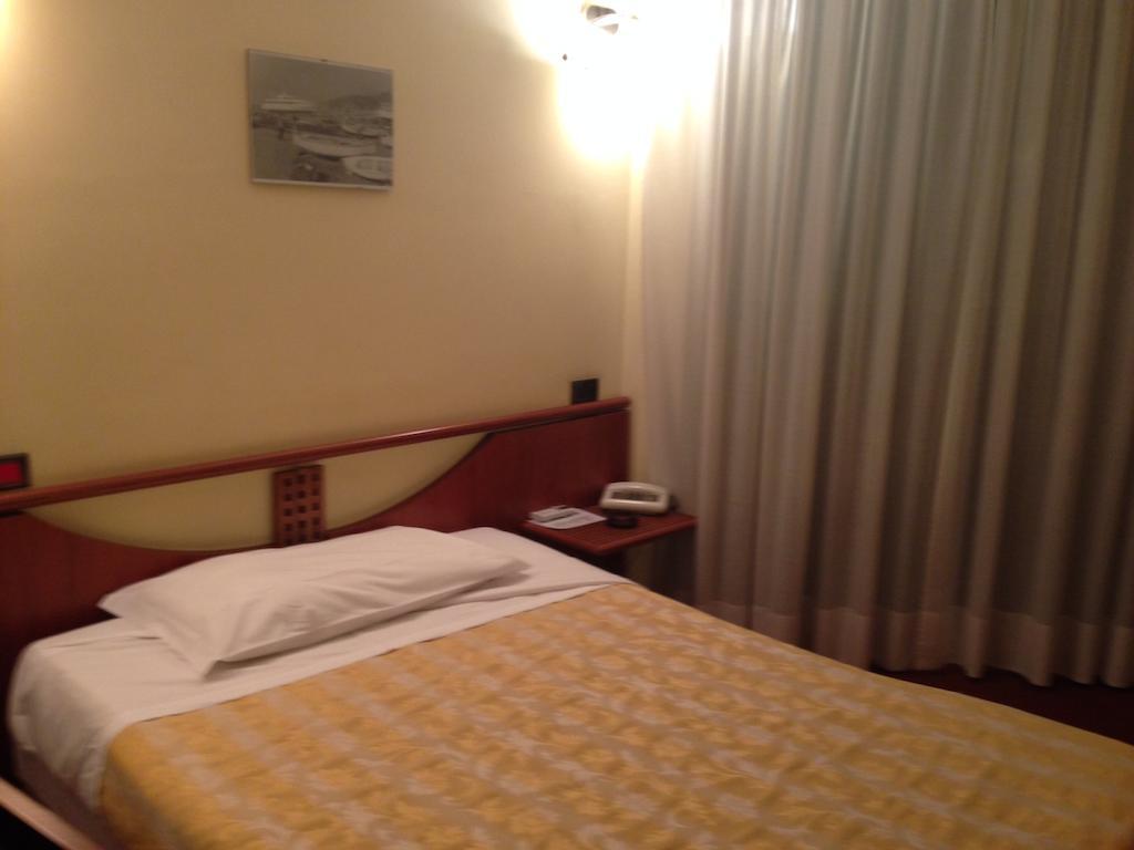 Hotel Sirenella 멜레 객실 사진